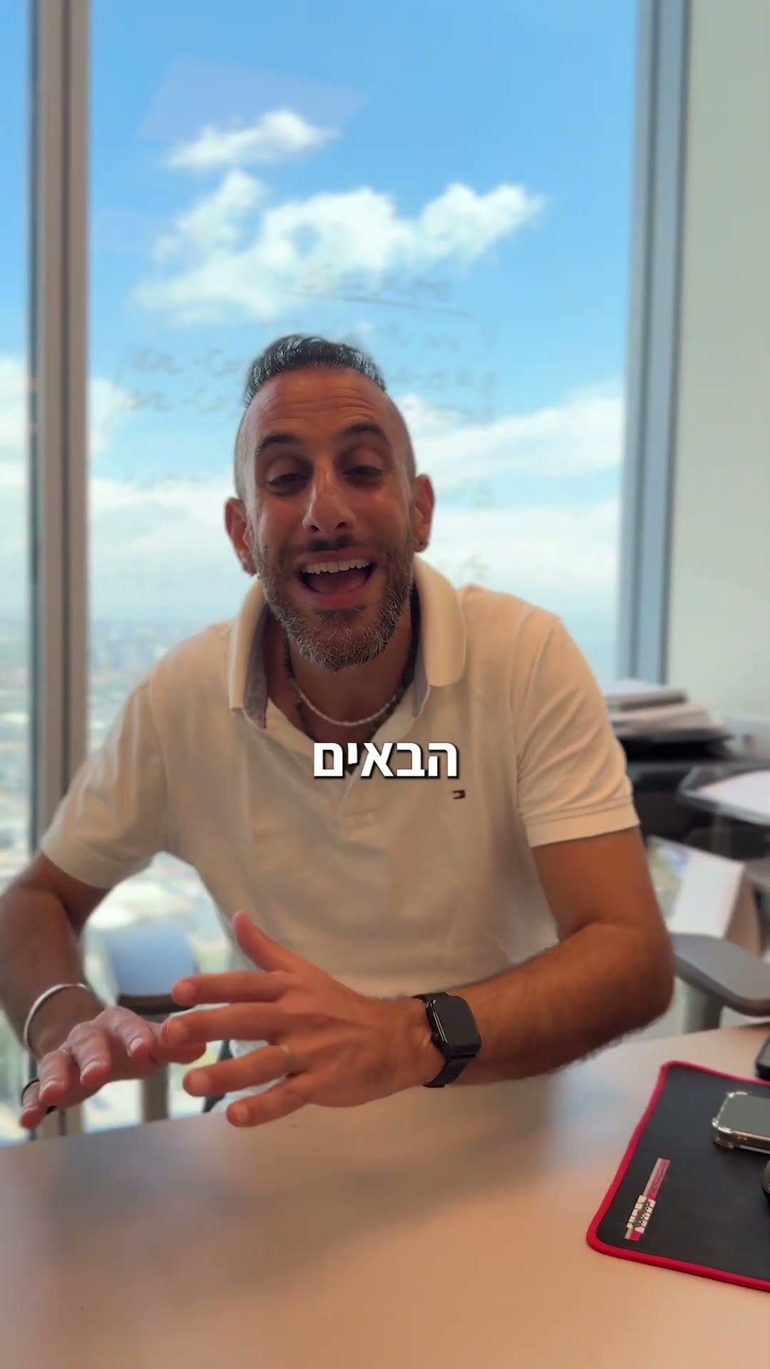 אלעד שורתי בסרטון על שיווק וייעוץ עסקי